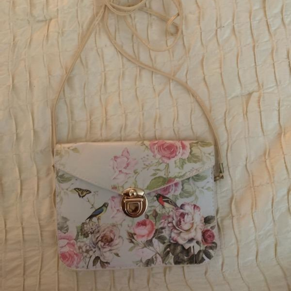 👛SALE!! 3 FOR $20👛🌸Small Floral Crossbody🌸